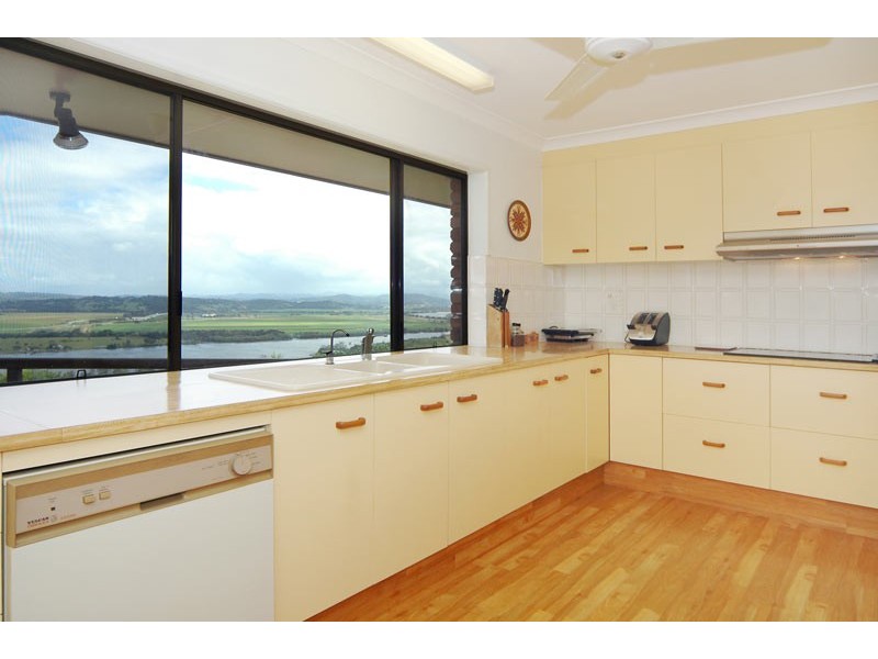 8 The Parapet, Banora Point NSW 2486