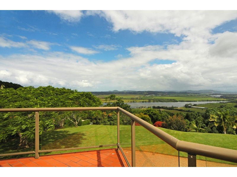 8 The Parapet, Banora Point NSW 2486