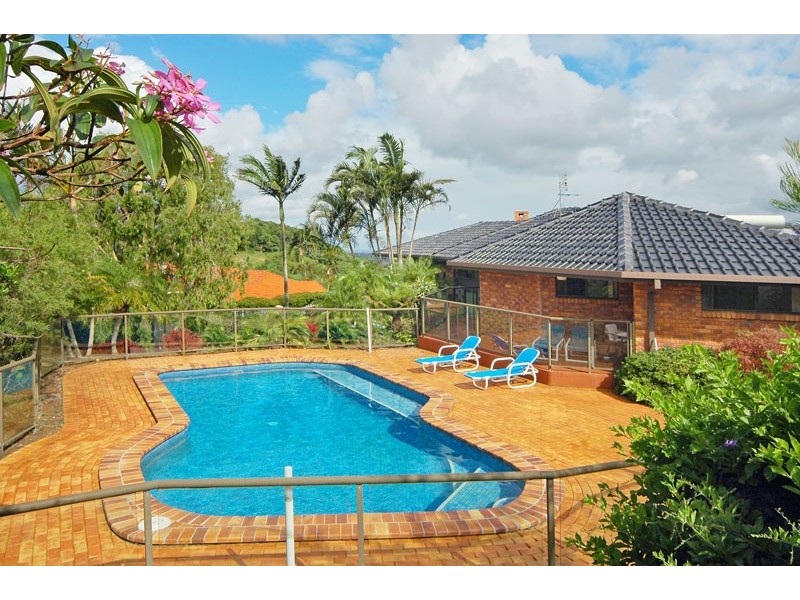 8 The Parapet, Banora Point NSW 2486