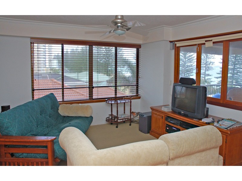 8/7 Eden Avenue, Rainbow Bay QLD 4225