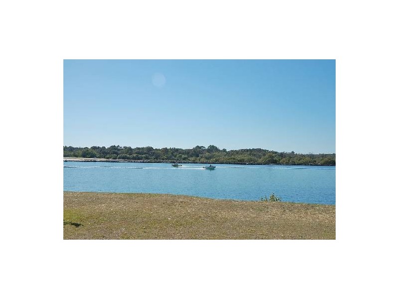 2/10  Keith Compton Drive, Tweed Heads NSW 2485