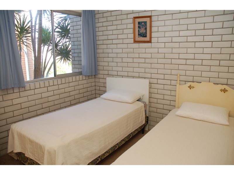 2/28 Miles Street, Coolangatta QLD 4225