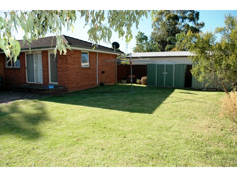 23 Tucks Rd, Toongabbie NSW 2146