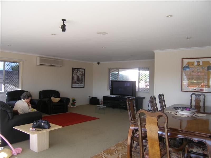 11 Cleland Crescent, Broadbeach Waters QLD 4218