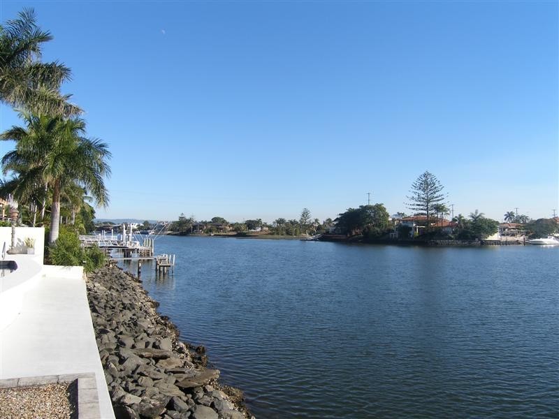 11 Cleland Crescent, Broadbeach Waters QLD 4218