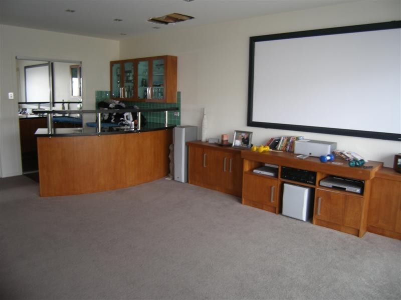 2/6 Anembo Street, Chevron Island QLD 4217