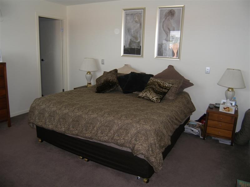 2/6 Anembo Street, Chevron Island QLD 4217