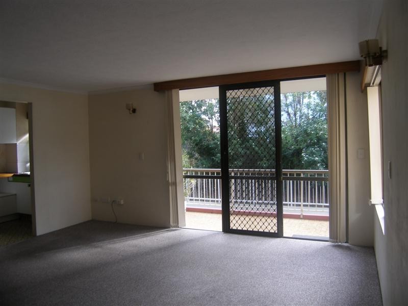 3 180 Marine Pde, Labrador QLD 4215