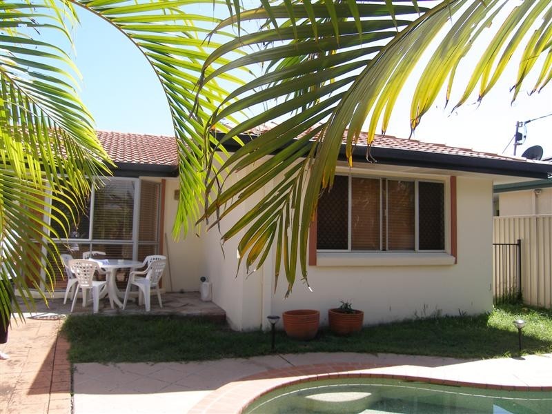 21 Coogeen St, Sorrento QLD 4217