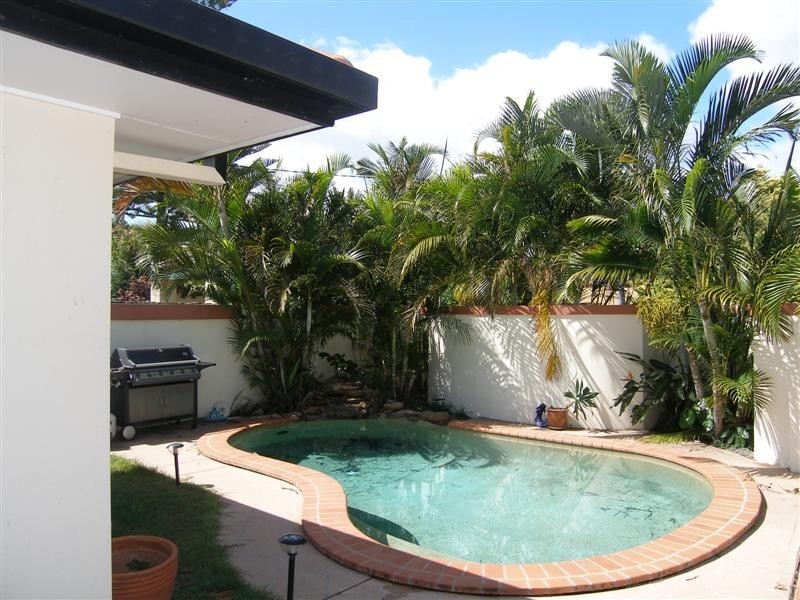 21 Coogeen St, Sorrento QLD 4217