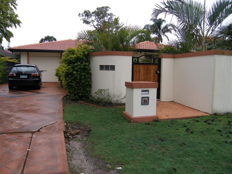 21 Coogeen St, Sorrento QLD 4217