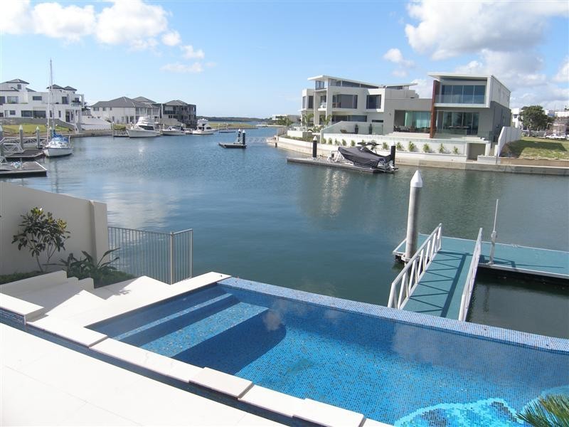 Sovereign Islands QLD 4216