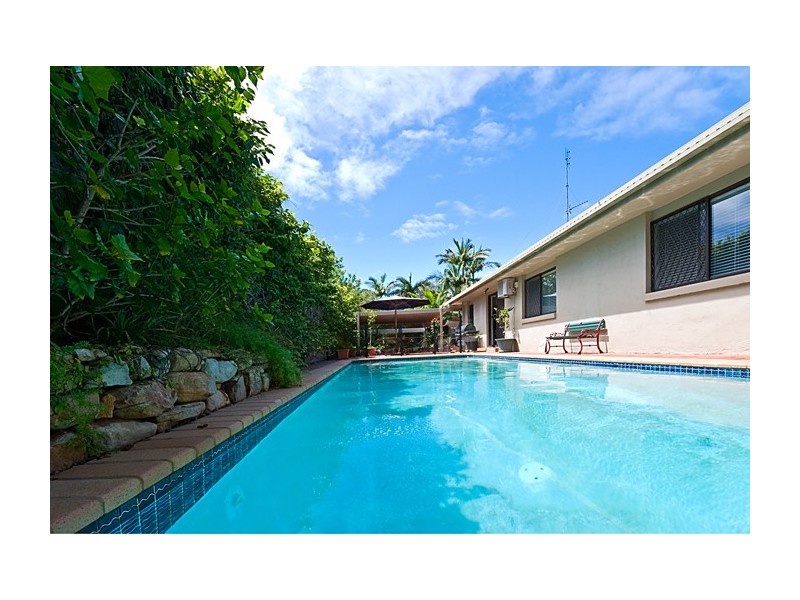 6 Evans Drive, Benowa QLD 4217