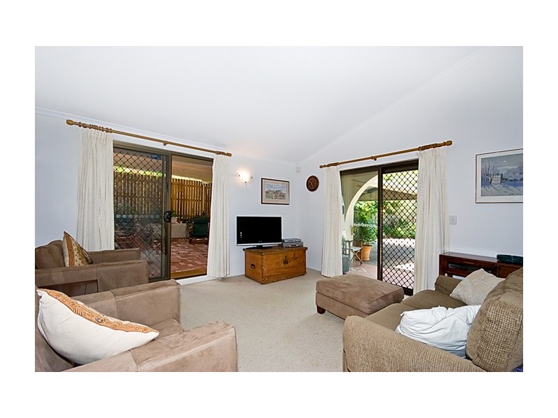 6 Evans Drive, Benowa QLD 4217