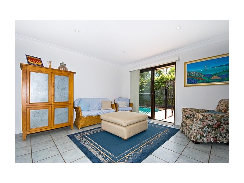 6 Evans Drive, Benowa QLD 4217