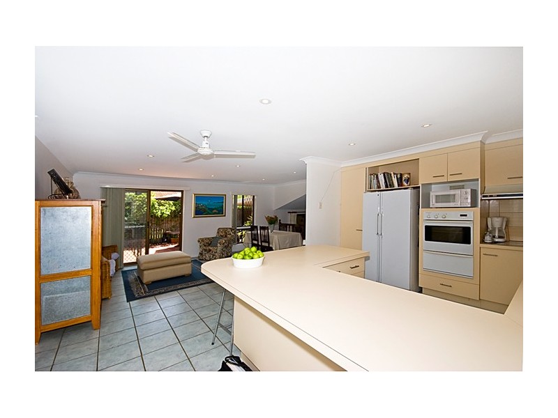 6 Evans Drive, Benowa QLD 4217