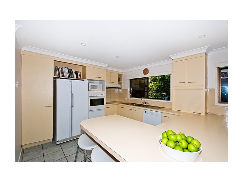 6 Evans Drive, Benowa QLD 4217