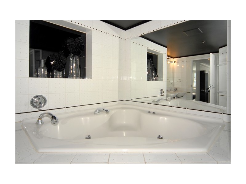 9A (53) 12 Commodore Drive, Paradise Waters QLD 4217