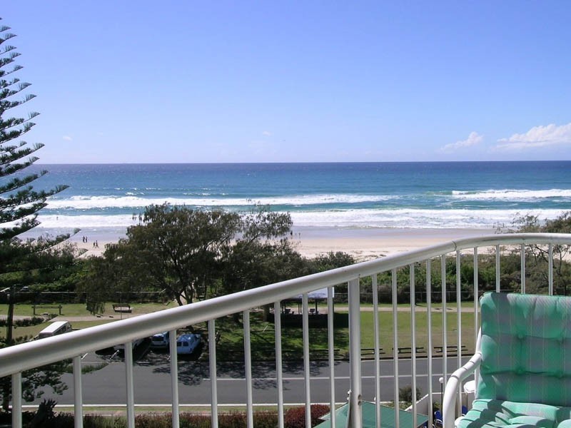 18 67 Broadbeach Blvd, Broadbeach QLD 4218