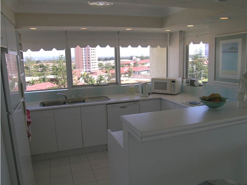 18 67 Broadbeach Blvd, Broadbeach QLD 4218