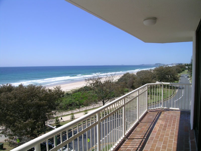 9 “Boulevard Towers”, Broadbeach QLD 4218