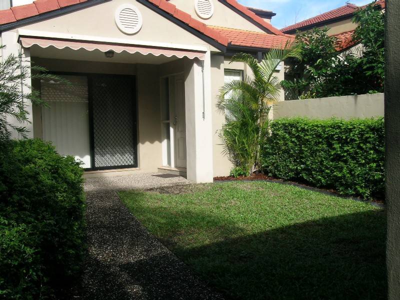 1/68 Heeb Street, Benowa QLD 4217