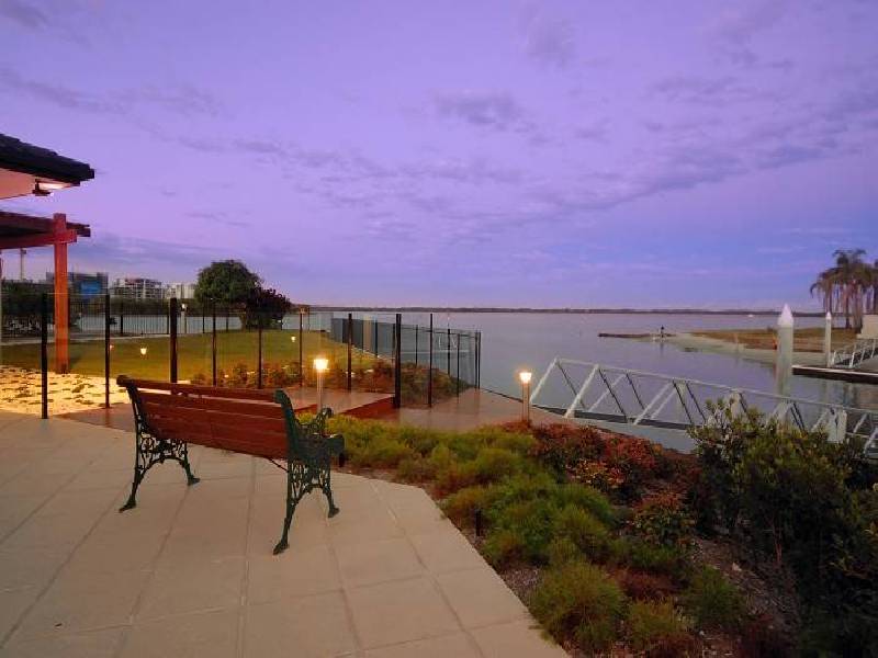 4 Sapphire Street, Hollywell QLD 4216