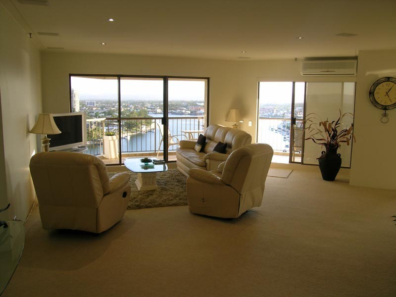 11J 2 Admiralty Drive, Paradise Waters QLD 4217