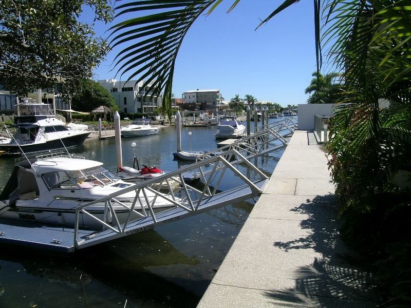 3/32 ‘Oasis’ Oatland Ave, Runaway Bay QLD 4216