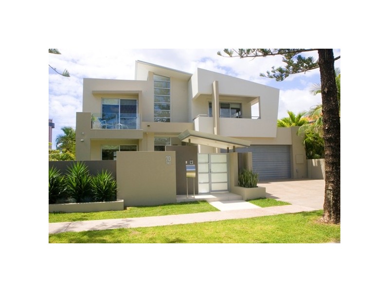 72  Amalfi Drive, Isle Of Capri QLD 4217