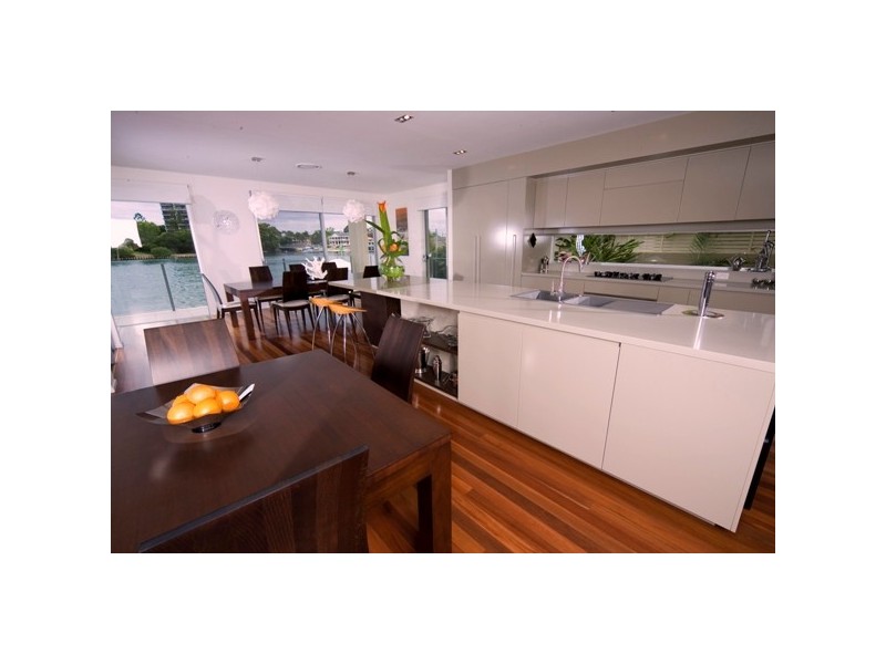 72  Amalfi Drive, Isle Of Capri QLD 4217