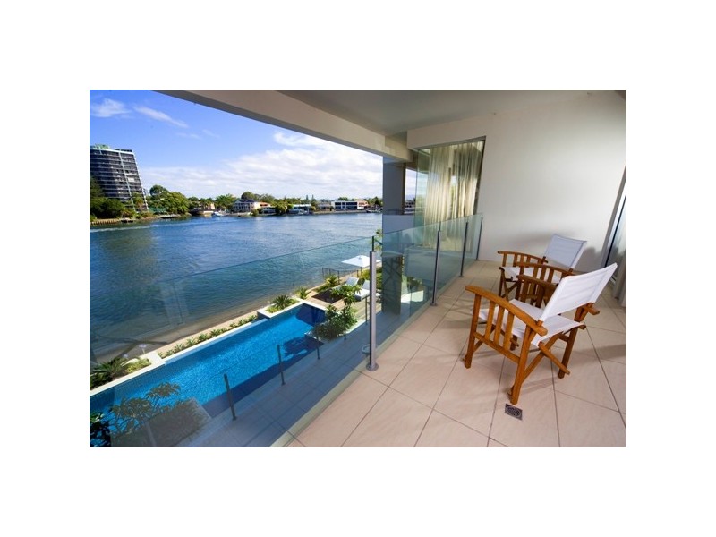 72  Amalfi Drive, Isle Of Capri QLD 4217