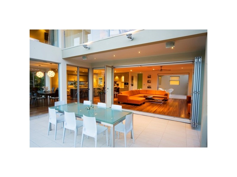 72  Amalfi Drive, Isle Of Capri QLD 4217