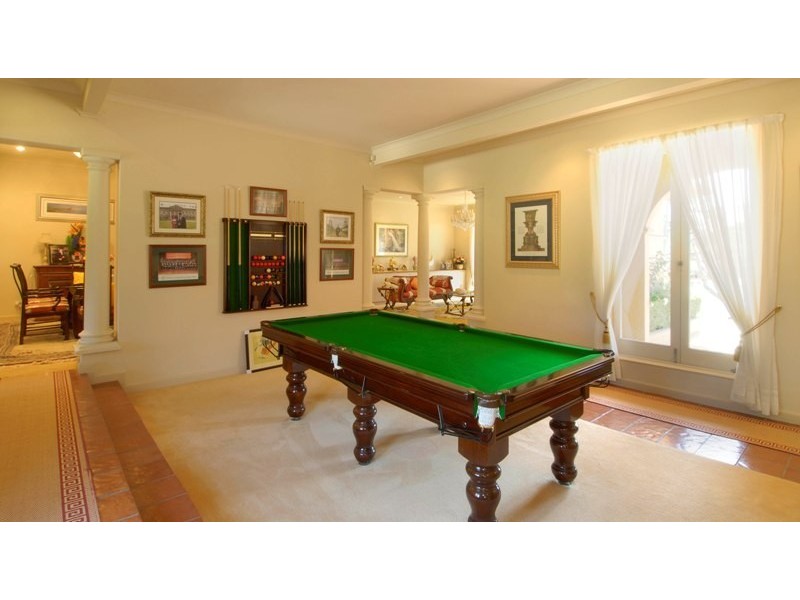 183 Monaco Street, Broadbeach Waters QLD 4218