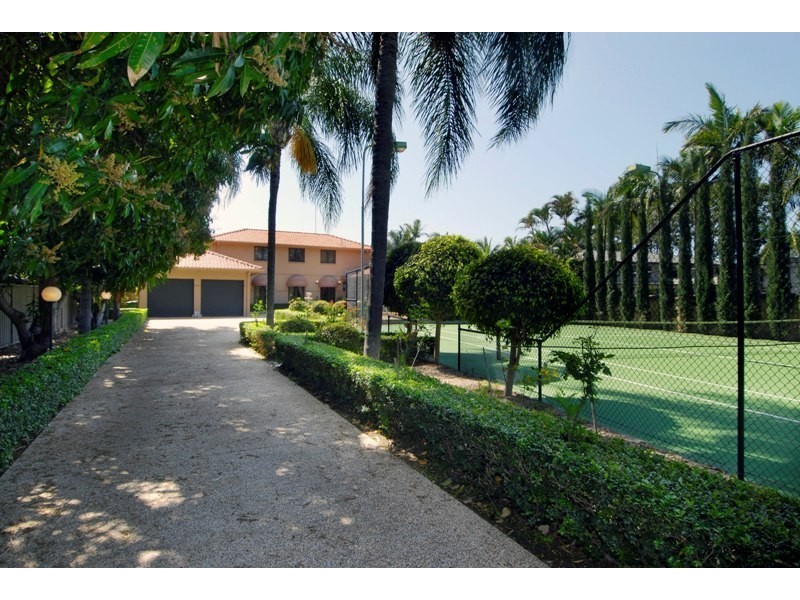 183 Monaco Street, Broadbeach Waters QLD 4218