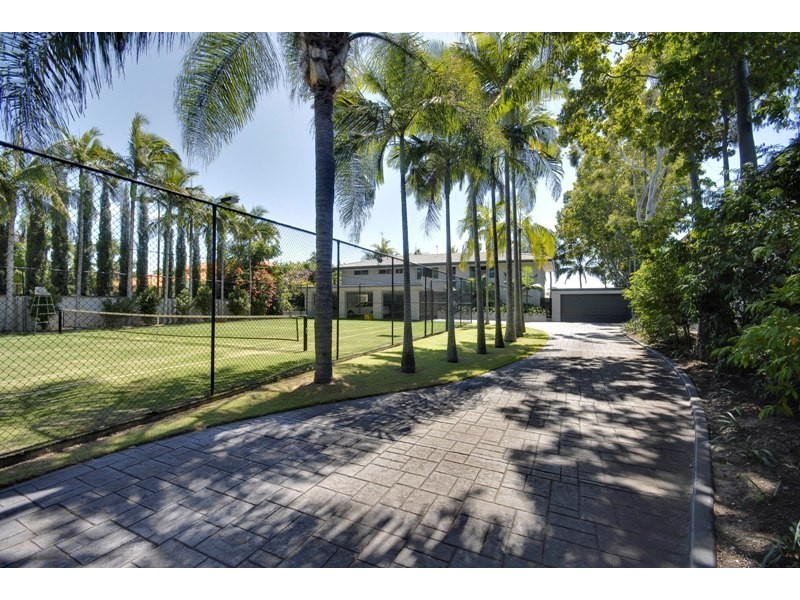 179-181 Monaco Street, Broadbeach Waters QLD 4218
