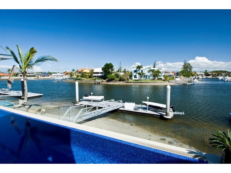 8 Shearwater Esplanade, Runaway Bay QLD 4216