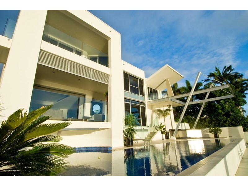 8 Shearwater Esplanade, Runaway Bay QLD 4216