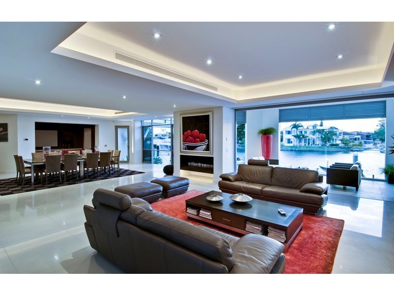 8 Shearwater Esplanade, Runaway Bay QLD 4216