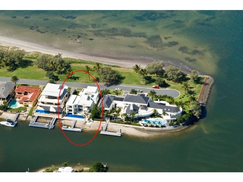 8 Shearwater Esplanade, Runaway Bay QLD 4216