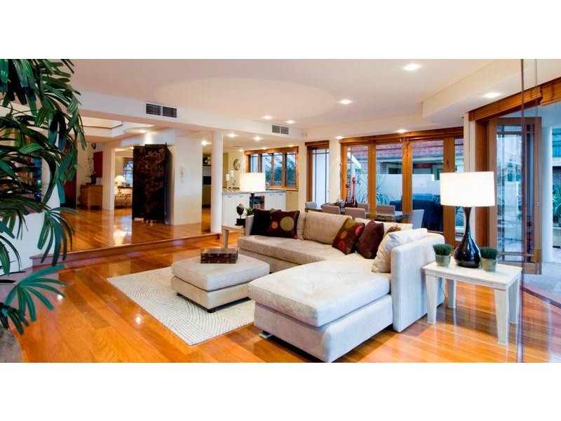 5 Winchester Street, Southport QLD 4215