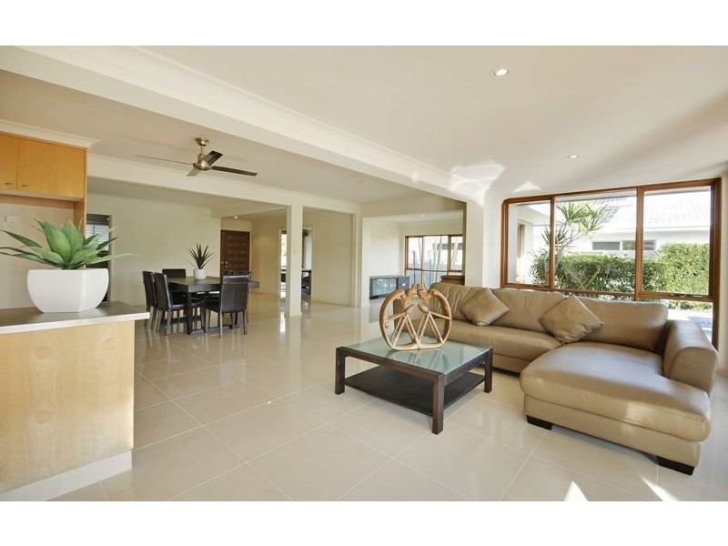 5 Florence Court, Isle Of Capri QLD 4217