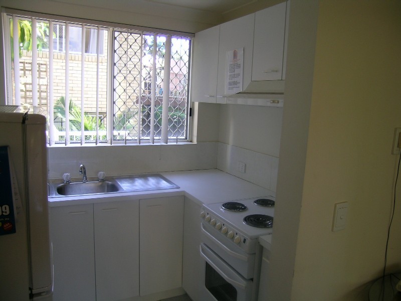 33 Cypress Avenue, Surfers Paradise QLD 4217