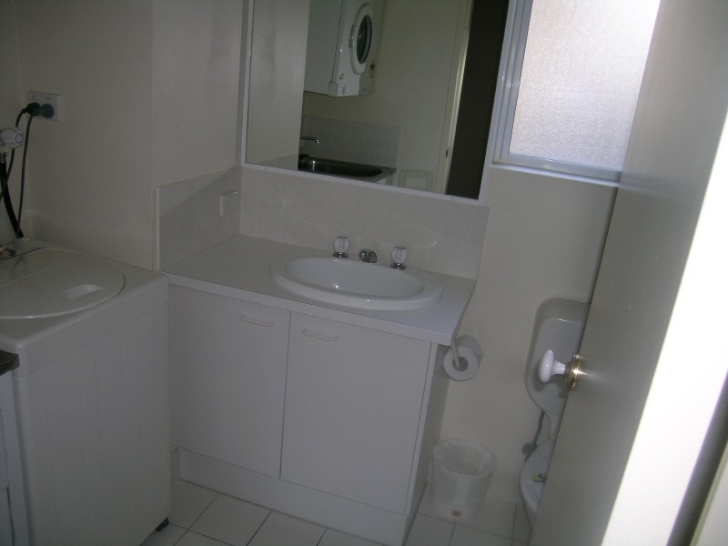 33 Cypress Avenue, Surfers Paradise QLD 4217