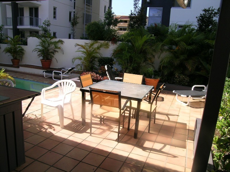 33 Cypress Avenue, Surfers Paradise QLD 4217