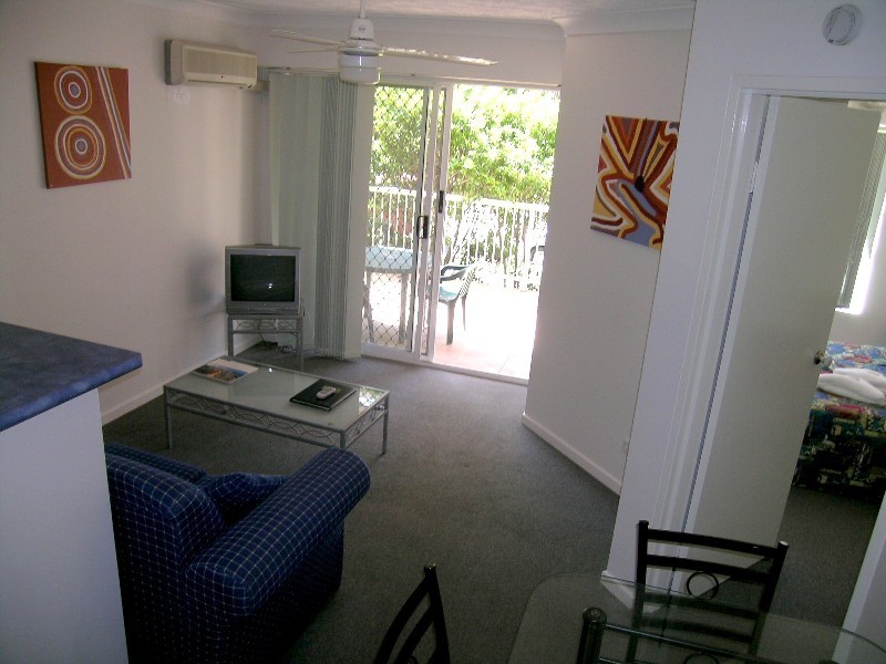 10/43  Cypress Avenue ‘Budds Beach Lodge’, Surfers Paradise QLD 4217