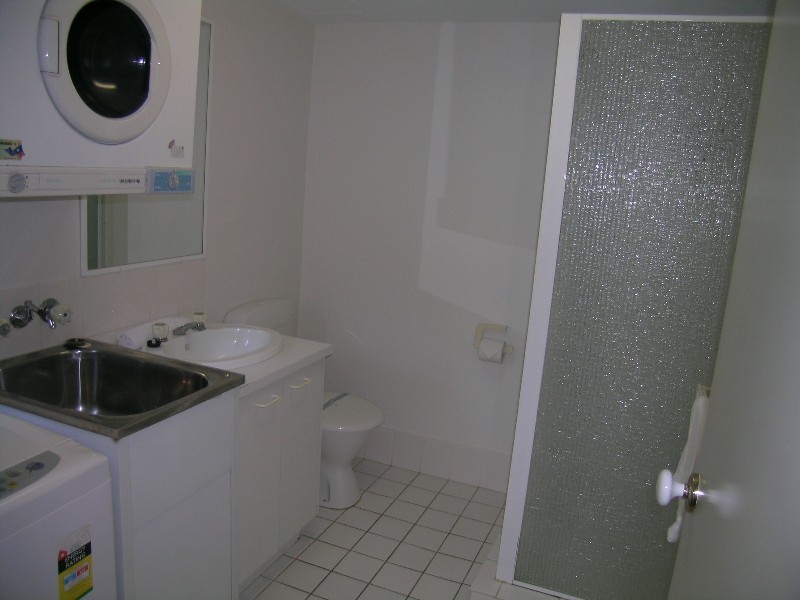 10/43  Cypress Avenue ‘Budds Beach Lodge’, Surfers Paradise QLD 4217