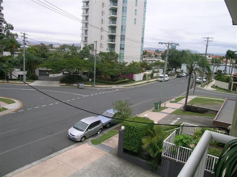 33 Cypress Avenue, Surfers Paradise QLD 4217