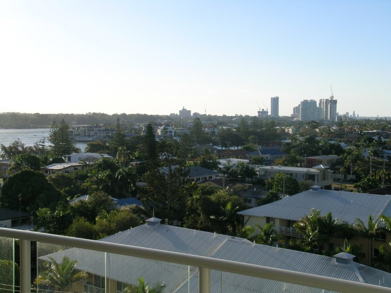 392 21 Cypress Avenue, Surfers Paradise QLD 4217