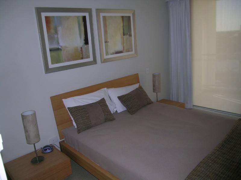 392 21 Cypress Avenue, Surfers Paradise QLD 4217